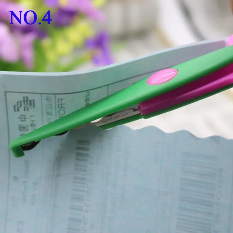 1 Pc Handmade Children DIY 6 Patterns Album Lace Scissors Card Photo Pattern Scissors Cartoons Lace Scissors