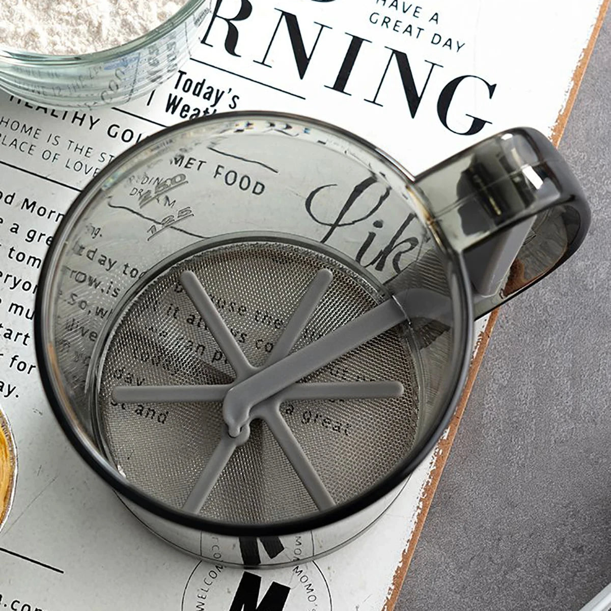 Kitchen Baking Cake Flour Sieve 40 Mesh Semi-automatic Filter Sieve Flour Sieve With Capacity Scale